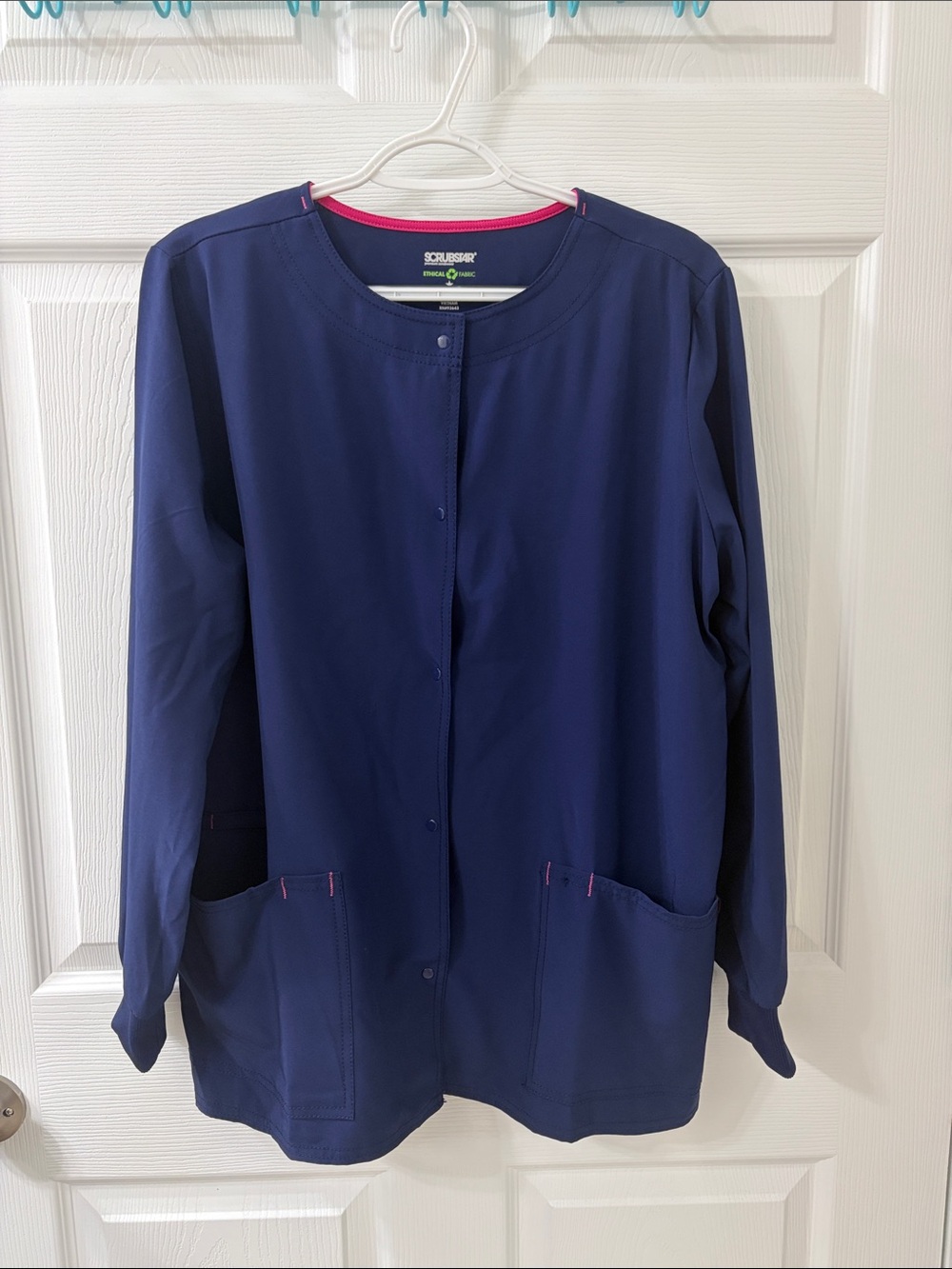 Scrubstar women’s M Navy Long-Sleeve Snap-Front Scrub Jacket with Pink Trim